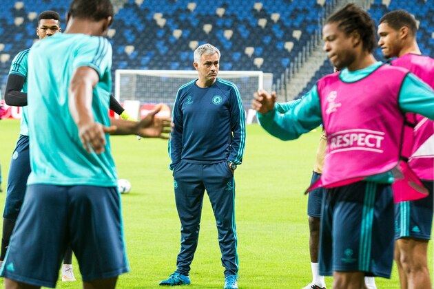 Chelsea's Portuguese head coach Jose Mourinho (C) oversees a training session at the Sammy Ofer Stadium in the Israeli coastal city of Haifa on November 23, 2015, on the eve of their UEFA Champions League group G football match against Maccabi Tel Aviv. AFP PHOTO / JACK GUEZ / AFP / JACK GUEZ        (Photo credit should read JACK GUEZ/AFP/Getty Images)