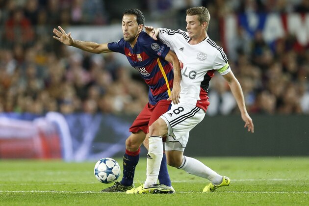 Leverkusen's Lars Bender, right, and Barcelona's Sergio Busquets vie for the ball during a Champions League Group E soccer match between Barcelona and Bayer Leverkusen at the Camp Nou stadium in Barcelona, Spain,  Tuesday, Sept. 29, 2015 . (AP Photo/Manu Fernandez)