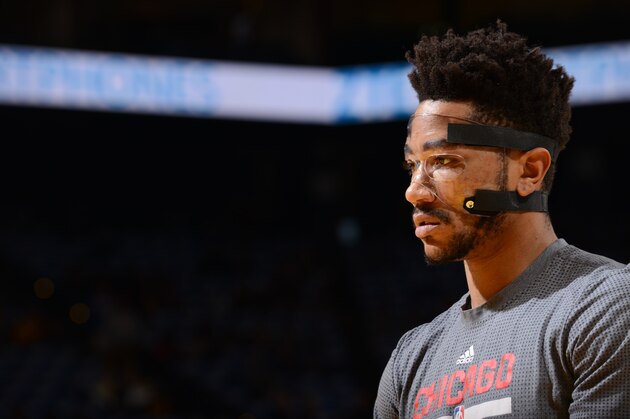 OAKLAND, CA - NOVEMBER 20: Derrick Rose #1 of the Chicago Bulls warms up prior to the game against the Golden State Warriors on November 20, 2015 at Oracle Arena in Oakland, California. NOTE TO USER: User expressly acknowledges and agrees that, by downloading and or using this photograph, user is consenting to the terms and conditions of Getty Images License Agreement. Mandatory Copyright Notice: Copyright 2015 NBAE (Photo by Noah Graham/NBAE via Getty Images)