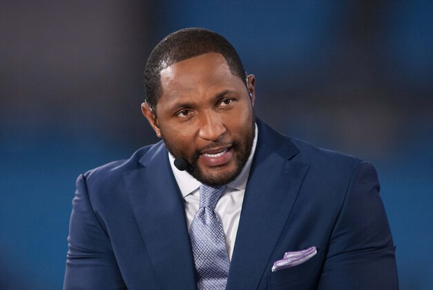 Nov 2, 2015; Charlotte, NC, USA; ESPN analyst Ray Lewis talks on the set prior to the game between the Carolina Panthers and the Indianapolis Colts at Bank of America Stadium. Carolina defeated Indianapolis 29-26 in overtime. Mandatory Credit: Jeremy Brevard-USA TODAY Sports Nov 2, 2015; Charlotte, NC, USA; ESPN analyst Ray Lewis talks on the set prior to the game between the Carolina Panthers and the Indianapolis Colts at Bank of America Stadium. Carolina defeated Indianapolis 29-26 in overtime. Mandatory Credit: Jeremy Brevard-USA TODAY Sports