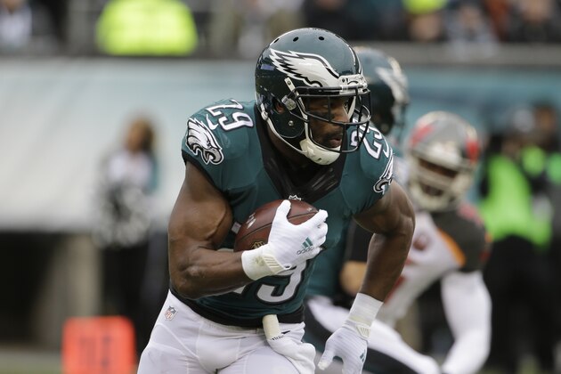 Philadelphia Eagles' DeMarco Murray rushes during the first half of an NFL football game against the Tampa Bay Buccaneers, Sunday, Nov. 22, 2015, in Philadelphia. (AP Photo/Matt Rourke)