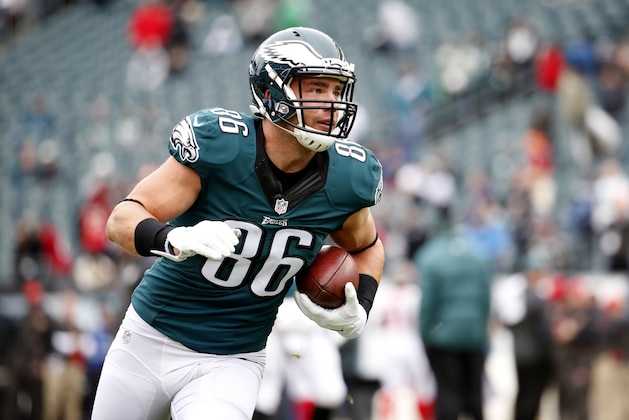 Philadelphia Eagles' Zach Ertz warms up before an NFL football game against the Tampa Bay Buccaneers, Sunday, Nov. 22, 2015, in Philadelphia. (AP Photo/Julio Cortez)