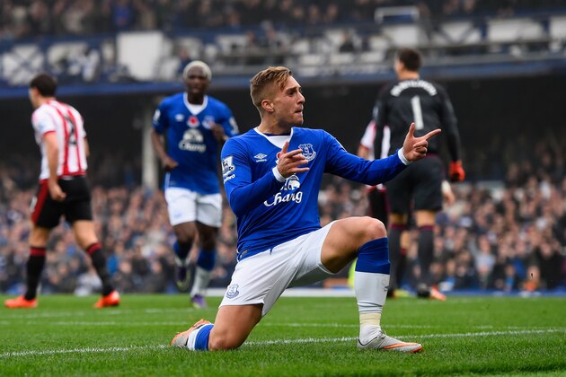 LIVERPOOL, ENGLAND - NOVEMBER 01:  Gerard Deulofeu of Everton celebrates as he scores their first goal during the Barclays Premier League match between Everton and Sunderland at Goodison Park on November 1, 2015 in Liverpool, England.  (Photo by David Ramos/Getty Images)
