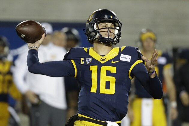 California quarterback Jared Goff passes the ball during the second half of an NCAA college football game against Oregon State, Saturday, Nov. 14, 2015, in Berkeley, Calif. (AP Photo/Eric Risberg)