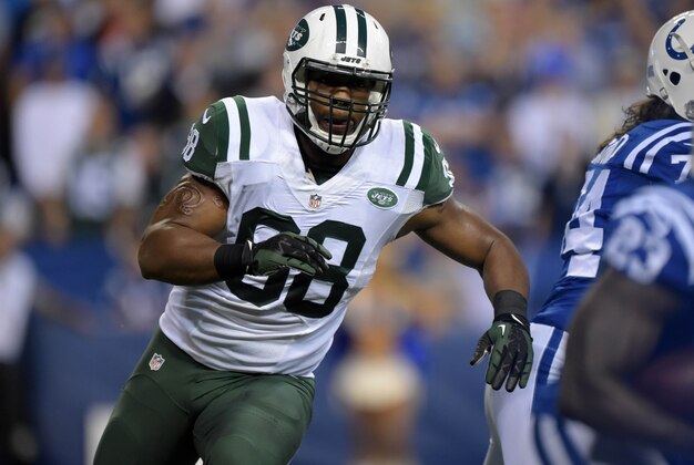 Sep 21, 2015; Indianapolis, IN, USA; New York Jets linebacker Quinton Coples (98) against the Indianapolis Colts at Lucas Oil Stadium. The Jets defeated the Colts 20-7. Mandatory Credit: Kirby Lee-USA TODAY Sports