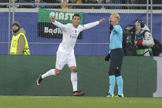 Real Madrid's Cristiano Ronaldo celebrates his opening goal while Shakhtar's goalkeeper Andriy Pyatov looks on during the Champions League Group A soccer match between FC Shakhtar and Real Madrid at Arena Lviv stadium in Lviv, Western Ukraine, Wednesday, Nov. 25, 2015. (AP Photo/Efrem Lukatsky)