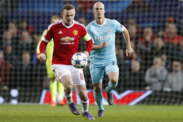 Manchester United's Wayne Rooney, left, controls the ball as PSV's Jorrit Hendrix looks on during the Champions League group B soccer match between Manchester United and PSV Eindhoven at Old Trafford Stadium in Manchester, England, Wednesday, Nov.25, 2015. (AP Photo/Jon Super)