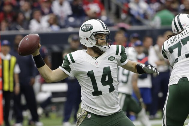 New York Jets quarterback Ryan Fitzpatrick (14) passes during the first half of an NFL football game, Sunday, Nov. 22, 2015, in Houston. (AP Photo/David J. Phillip)