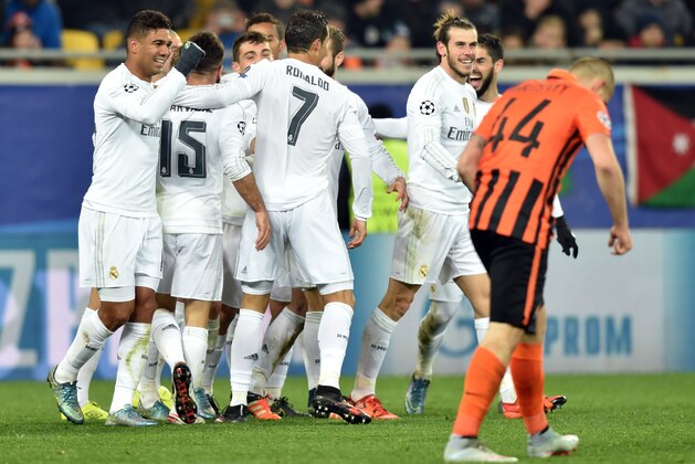 Real Madrid's players celebrate during the UEFA Champions League group A football match between Shakhtar Donetsk and Real Madrid in Lviv on November 25, 2015. AFP PHOTO / SERGEI SUPINSKY / AFP / SERGEI SUPINSKY        (Photo credit should read SERGEI SUPINSKY/AFP/Getty Images)
