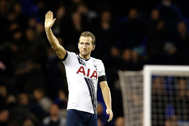 Tottenham’s Harry Kane waves to supporters after his team won the English Premier League soccer match between Tottenham Hotspur and West Ham at White Hart Lane stadium in London, Sunday, Nov. 22, 2015. (AP Photo/Frank Augstein)