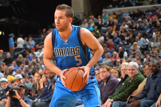 MEMPHIS, TN - NOVEMBER 24: J.J. Barea #5 of the Dallas Mavericks drives to the basket during the game against the Memphis Grizzlies on November 24, 2015 at FedEx Forum in Memphis, Tennessee. NOTE TO USER: User expressly acknowledges and agrees that, by downloading and or using this Photograph, user is consenting to the terms and conditions of the Getty Images License Agreement. Mandatory Copyright Notice: Copyright 2015 NBAE (Photo by Jesse D. Garrabrant/NBAE via Getty Images)