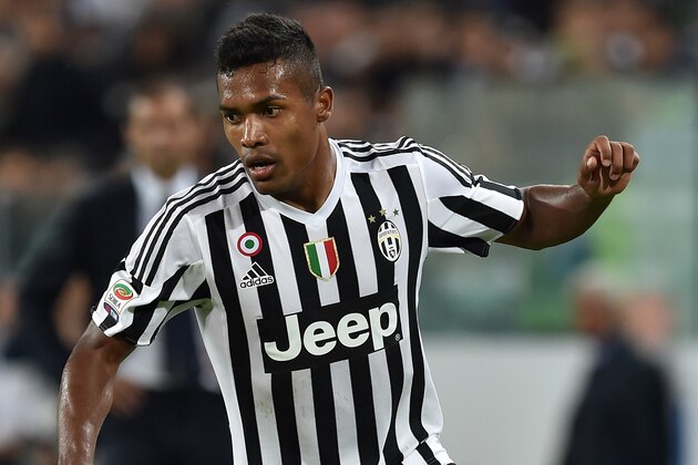 TURIN, ITALY - SEPTEMBER 12:  Alex Sandro of Juventus FC in action during the Serie A match between Juventus FC and AC Chievo Verona at Juventus Arena on September 12, 2015 in Turin, Italy.  (Photo by Valerio Pennicino/Getty Images)