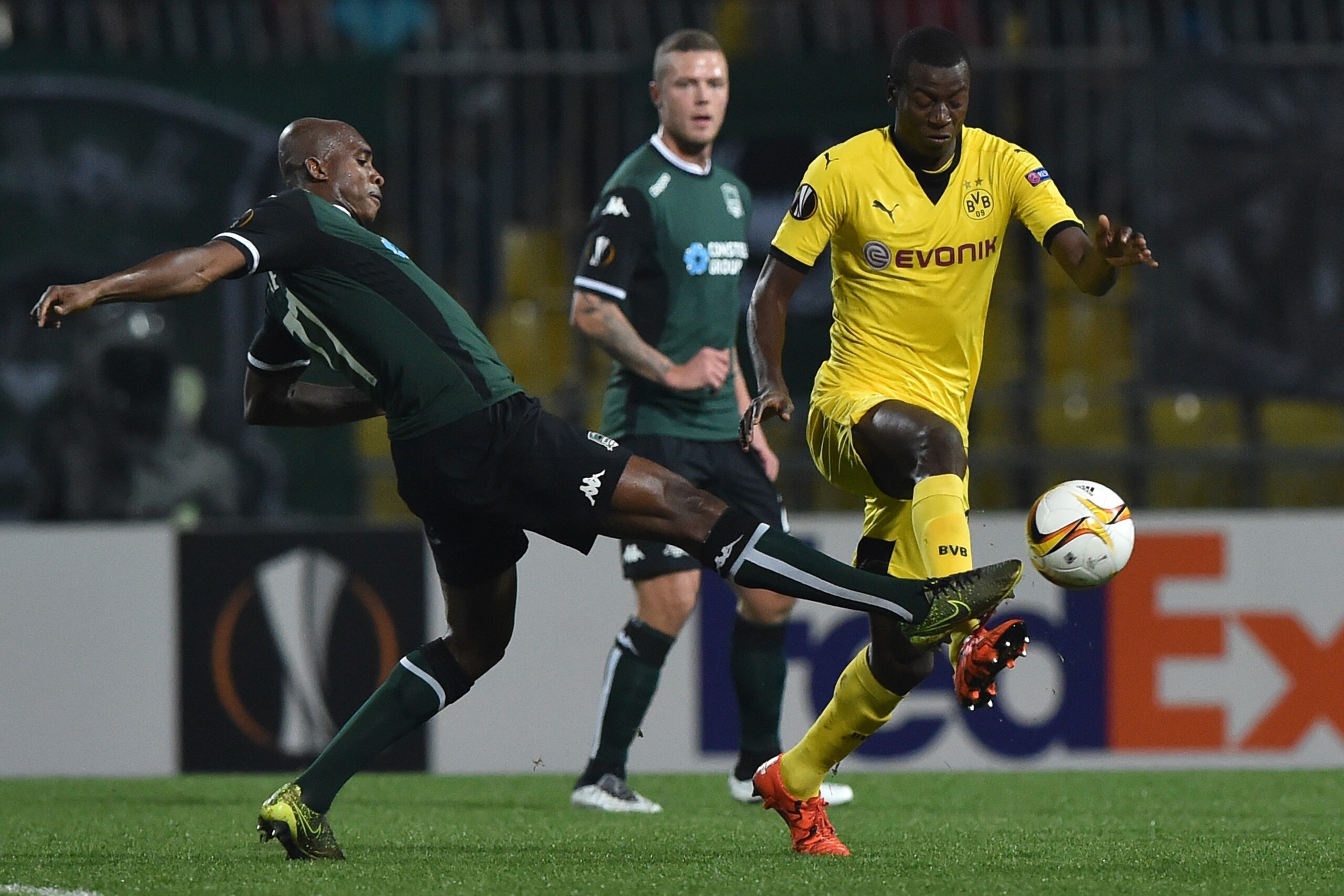 Krasnodar's French midfielder Charles Kabore (L) vies for the ball with Dortmund's Columbian striker Adrian Ramos during the UEFA Europa League group C football match between FC Krasnodar and Borussia Dortmund in Krasnodar on November 26, 2015. AFP PHOTO / KIRILL KUDRYAVTSEV / AFP / KIRILL KUDRYAVTSEV        (Photo credit should read KIRILL KUDRYAVTSEV/AFP/Getty Images)