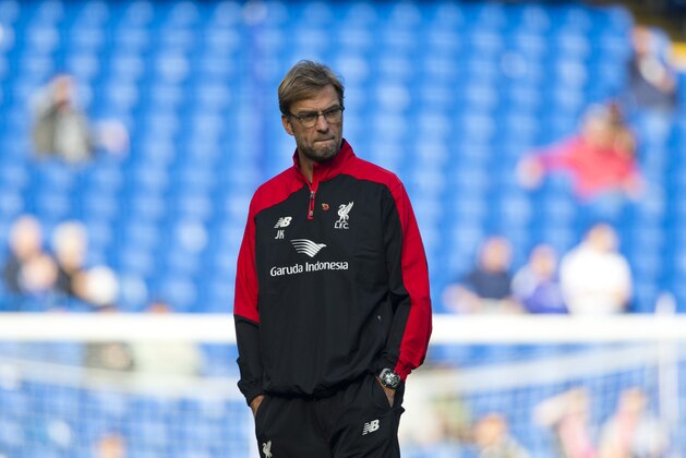 Liverpool's head coach Juergen Klopp watches the warm-up before the English Premier League soccer match between Chelsea and Liverpool at Stamford Bridge stadium in London, Saturday, Oct. 31, 2015.  (AP Photo/Matt Dunham)