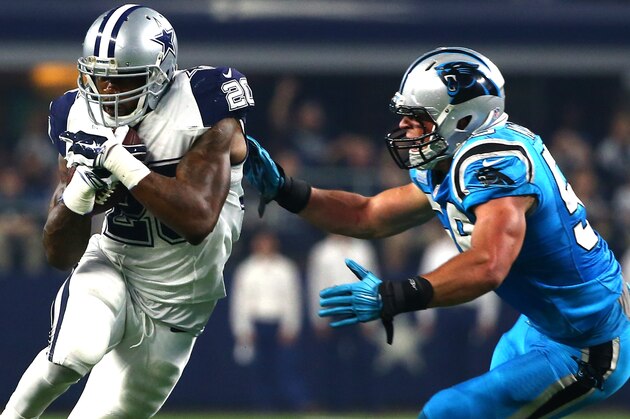 ARLINGTON, TX - NOVEMBER 26: Darren McFadden #20 of the Dallas Cowboys runs against Luke Kuechly #59 of the Carolina Panthers in the first half at AT&T Stadium on November 26, 2015 in Arlington, Texas. (Photo by Tom Pennington/Getty Images)