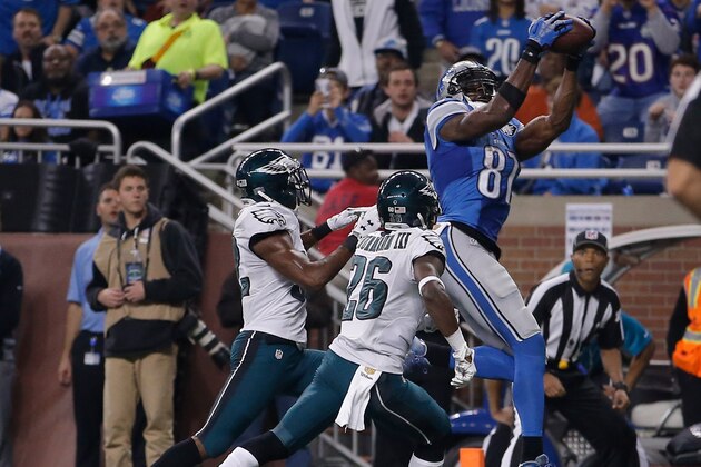 DETROIT, MI - NOVEMBER 26: Calvin Johnson #81 of the Detroit Lions catches a second quarter touchdown in front of Walter Thurmond #26 and Eric Rowe #32 of the Philadelphia Eagles at Ford Field on November 26, 2015 in Detroit, Michigan. (Photo by Gregory Shamus/Getty Images)