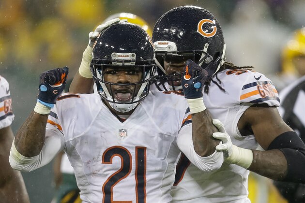 GREEN BAY, WI - NOVEMBER 26:  Tracy Porter #21 of the Chicago Bears reacts after intercepting the football in the fourth quarter against the Green Bay Packers at Lambeau Field on November 26, 2015 in Green Bay, Wisconsin. The Chicago Bears defeated the Green Bay Packers 17 to 13.  (Photo by Mike McGinnis/Getty Images)