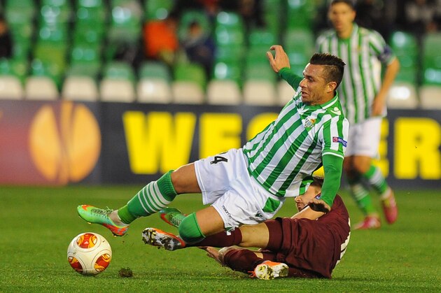 Betis' forward Ruben Castro (L) vies with Rubin Kazan's Russian midfielder Dmitri Torbinski during the Europa League football match Real Betis Balompie vs FC Rubin Kazan at the Benito Villamarin stadium in Sevilla on February 20, 2014.  AFP PHOTO / JORGE GUERRERO        (Photo credit should read Jorge Guerrero/AFP/Getty Images)