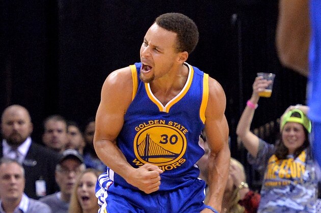 Golden State Warriors guard Stephen Curry (30) reacts in the second half of an NBA basketball game against the Memphis Grizzlies Wednesday, Nov. 11, 2015, in Memphis, Tenn. (AP Photo/Brandon Dill)