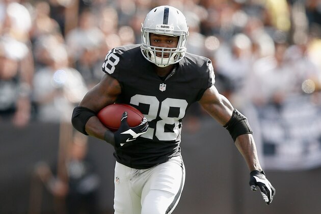OAKLAND, CA - NOVEMBER 01:  Latavius Murray #28 of the Oakland Raiders in action against the New York Jets at O.co Coliseum on November 1, 2015 in Oakland, California.  (Photo by Ezra Shaw/Getty Images)