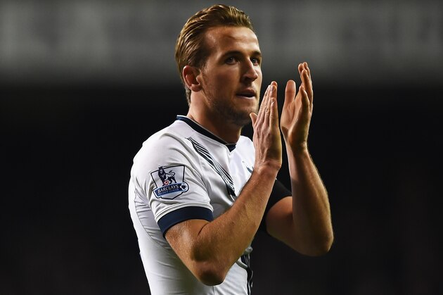 LONDON, ENGLAND - NOVEMBER 22: Harry Kane of Tottenham Hotspur applauds the fans after the Barclays Premier League match between Tottenham Hotspur and West Ham United at White Hart Lane on November 22, 2015 in London, England.  (Photo by Shaun Botterill/Getty Images)