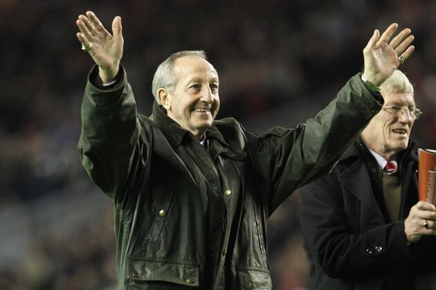 LIVERPOOL, ENGLAND - DECEMBER 16:  Former Liverpool player Gerry Byrne waves to the the crowd at half time as the 50th anniversary of the day Bill Shankly first took charge of a Liverpool FC game is acknowledged during the Barclays Premier League match between Liverpool and Wigan Athletic at Anfield on December 16, 2009 in Liverpool, England. (Photo by Mark Thompson/Getty Images)