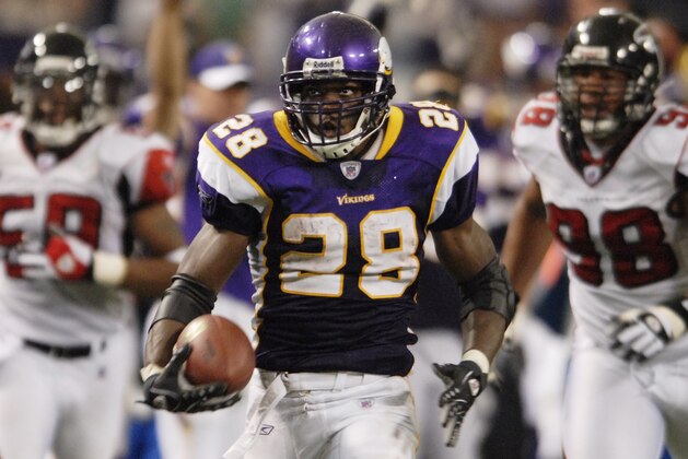 Minnesota Vikings running back Adrian Peterson (28) breaks away from Atlanta Falcons defenders Michael Boley, left, and Jamaal Anderson, right, on a 60-yard touchdown pass from Vikings quarterback Travaris Jackson during the fourth quarter in a NFL football game, Sunday, Sept. 9, 2007, in Minneapolis.(AP Photo/Tom Olmscheid)