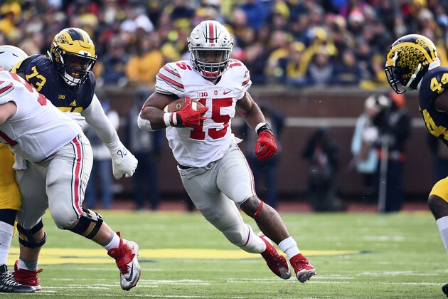 Nov 28, 2015; Ann Arbor, MI, USA; Ohio State Buckeyes running back Ezekiel Elliott (15) rushes in the third quarter against the Michigan Wolverines at Michigan Stadium. Mandatory Credit: Tim Fuller-USA TODAY Sports