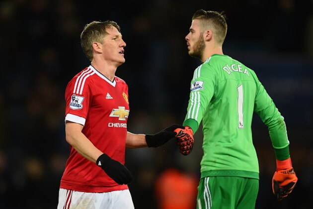 LEICESTER, ENGLAND - NOVEMBER 28: David De Gea and Bastian Schweinsteiger of Manchester United shake hands after the Barclays Premier League match between Leicester City and Manchester United at The King Power Stadium on November 28, 2015 in Leicester, England.  (Photo by Laurence Griffiths/Getty Images)