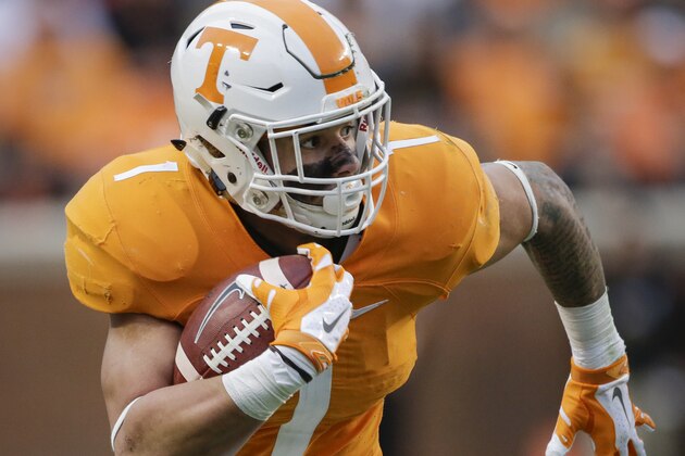 KNOXVILLE, TN - NOVEMBER 28:   Jalen Hurd #1 of the Tennessee Volunteers drives upfield against the Vanderbilt Commodores  in a game at Neyland Stadium on November 28, 2015 in Knoxville, Tennessee.  (Photo by Patrick Murphy-Racey/Getty Images)