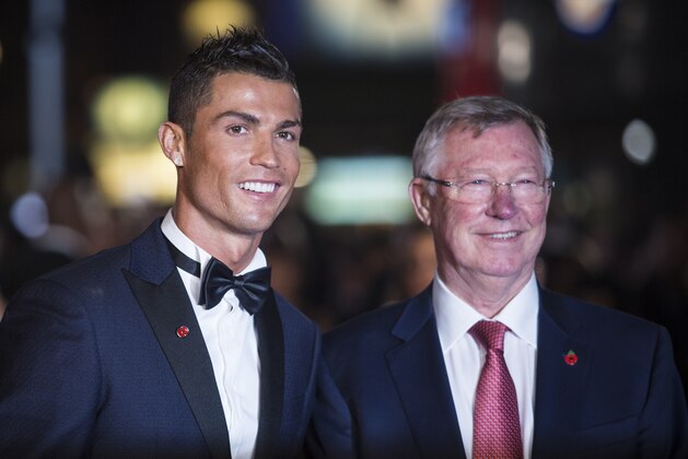Real Madrid's Portuguese forward Cristiano Ronaldo (L) poses with former Manchester United manager Sir Alex Ferguson at the world premiere of the film Ronaldo in central London on November 9, 2015.
AFP PHOTO / JACK TAYLOR        (Photo credit should read JACK TAYLOR/AFP/Getty Images)