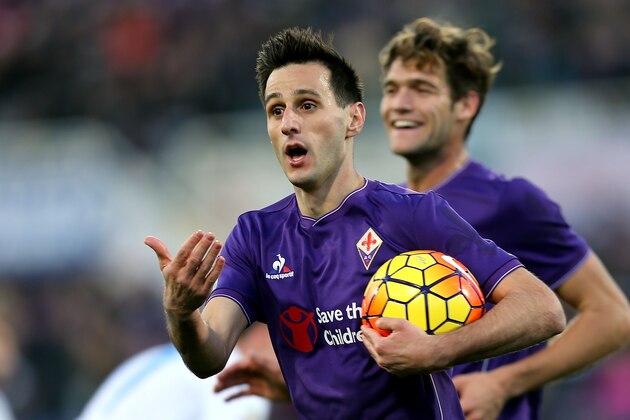 FLORENCE, ITALY - NOVEMBER 22: Nikola Kalinic of ACF Fiorentina celebrates after scoring a goal during the Serie A match between ACF Fiorentina and Empoli FC at Stadio Artemio Franchi on November 22, 2015 in Florence, Italy.  (Photo by Gabriele Maltinti/Getty Images)