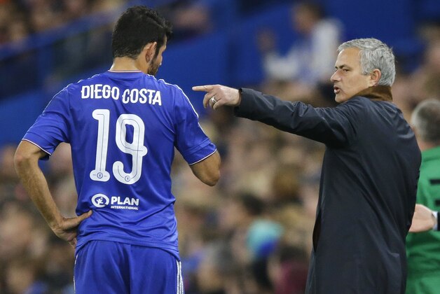 Chelsea manager Jose Mourinho, right, speaks to Diego Costa during the Champions League Group G soccer match between Chelsea and Dynamo Kiev at Stamford Bridge Stadium in London,  Wednesday, Nov. 4, 2015. (AP Photo/Matt Dunham)