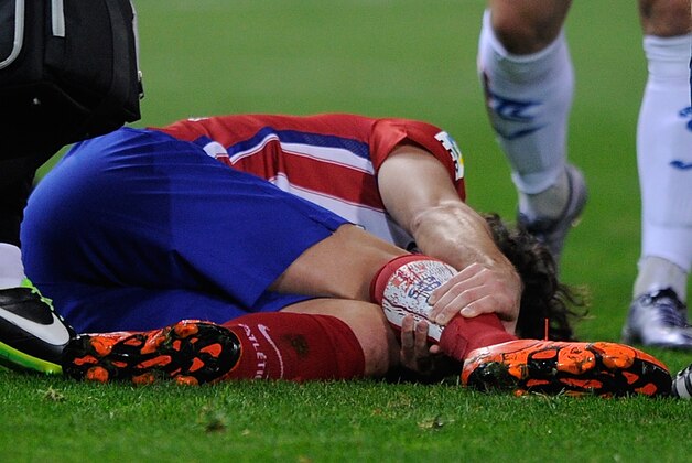MADRID, SPAIN - NOVEMBER 28:  Tiago Mendes of Club Atletico de Madrid lies injured during the La Liga match between Club Atletico de Madrid and Real CD Espanyol at Vicente Calderon Stadium on November 28, 2015 in Madrid, Spain.  (Photo by Denis Doyle/Getty Images)