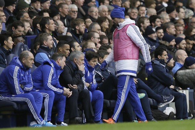Chelsea’s Diego Costa returns to the bench after warming up during the English Premier League soccer match between Tottenham Hotspur and Chelsea at White Hart Lane in London, Sunday Nov. 29, 2015. (AP Photo/Tim Ireland)