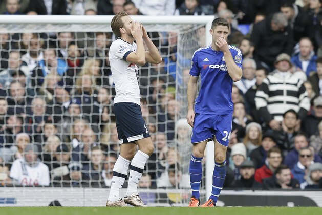 Tottenham’s Harry Kane, left, looks dejected after missing a chance as Chelsea’s Gary Cahill looks across the pitch during the English Premier League soccer match between Tottenham Hotspur and Chelsea at White Hart Lane in London, Sunday Nov. 29, 2015. (AP Photo/Tim Ireland)