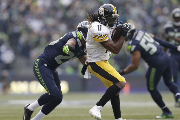 Pittsburgh Steelers' Markus Wheaton (11) turns as Seattle Seahawks' Earl Thomas comes in in the first half of an NFL football game, Sunday, Nov. 29, 2015, in Seattle. (AP Photo/John Froschauer)