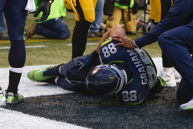 Nov 29, 2015; Seattle, WA, USA; Seattle Seahawks tight end Jimmy Graham (88) is tended to by team staff members after an injury against the Pittsburgh Steelers during the fourth quarter at CenturyLink Field. Mandatory Credit: Joe Nicholson-USA TODAY Sports