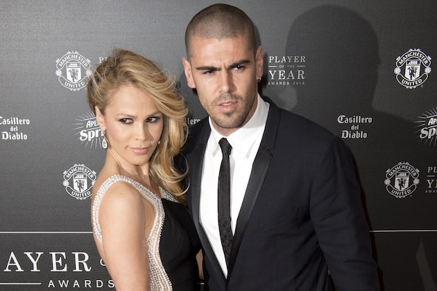 Manchester United's Spanish goalkeeper Victor Valdes and his partner Yolanda Cardona pose for pictures on the red carpet as they arrive to attend the 'Manchester United Player of the Year Awards' at Old Trafford stadium in Manchester, northern England, on May 19, 2015. AFP PHOTO / OLI SCARFF        (Photo credit should read OLI SCARFF/AFP/Getty Images)