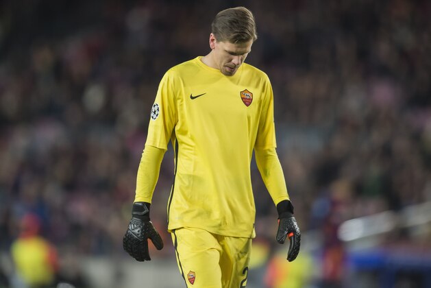 goalkeeper Wojciech Szczesny of AS Roma during the Champions League match between FC Barcelona and AS Roma on November 24, 2015 at the Camp Nou stadium in Barcelona, Spain.(Photo by VI Images via Getty Images)