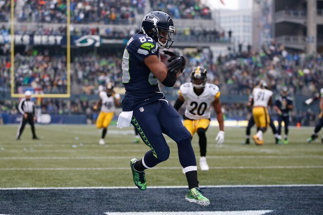 SEATTLE, WA - NOVEMBER 29:  Wide receiver Doug Baldwin #89 of the Seattle Seahawks scores a touchdown against the Pittsburgh Steelers at CenturyLink Field on November 29, 2015 in Seattle, Washington.  (Photo by Otto Greule Jr/Getty Images)