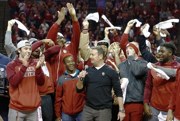 Oklahoma Football head coach Bob Stoops, center, speaks to fans during halftime of an NCAA college basketball game between Wisconsin and Oklahoma in Norman, Okla., Sunday, Nov. 29, 2015. (AP Photo/Alonzo Adams)