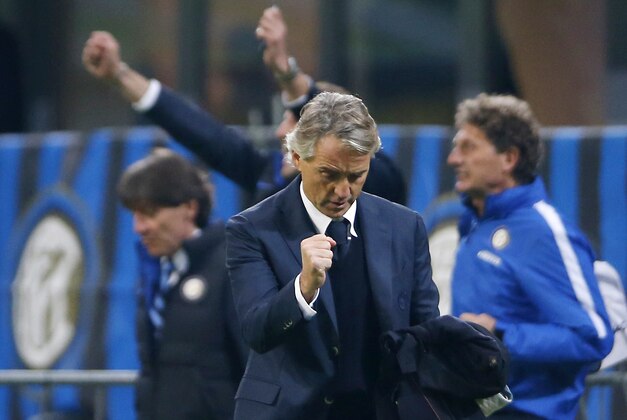 Inter Milan coach Roberto Mancini celebrates after winning the Serie A soccer match between Inter Milan and AS Roma at the San Siro stadium in Milan, Italy, Saturday, Oct. 31, 2015. (AP Photo/Antonio Calanni)