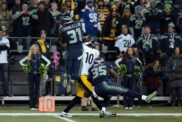 Nov 29, 2015; Seattle, WA, USA; Pittsburgh Steelers wide receiver Martavis Bryant (10) and Seattle Seahawks strong safety DeShawn Shead (35) reach for a pass and Seattle Seahawks strong safety Kam Chancellor (31) make the catch against the Pittsburgh Steelers at CenturyLink Field. Mandatory Credit: Scott Olmos-USA TODAY Sports
