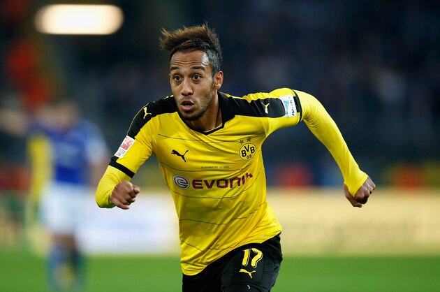DORTMUND, GERMANY - NOVEMBER 08:  Pierre-Emerick Aubameyang of Dortmund runs during the Bundesliga match between Borussia Dortmund and FC Schalke 04 at Signal Iduna Park on November 8, 2015 in Dortmund, Germany.  (Photo by Boris Streubel/Getty Images)