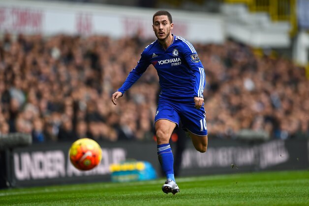 LONDON, ENGLAND - NOVEMBER 29:  Eden Hazard of Chelsea chases the ball during the Barclays Premier League match between Tottenham Hotspur and Chelsea at White Hart Lane on November 29, 2015 in London, England.  (Photo by Mike Hewitt/Getty Images)
