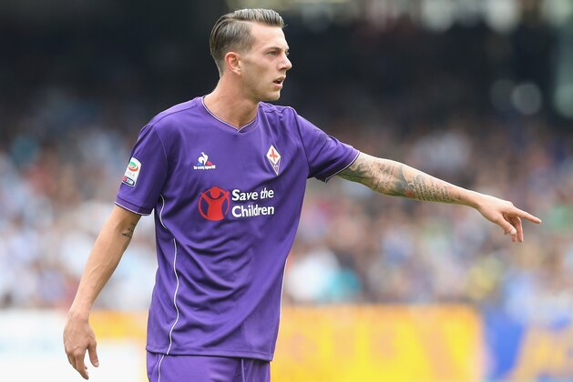 NAPLES, ITALY - OCTOBER 18:  Federico Bernardeschi of Fiorentina during the Serie A match between SSC Napoli and ACF Fiorentina at Stadio San Paolo on October 18, 2015 in Naples, Italy.  (Photo by Maurizio Lagana/Getty Images)