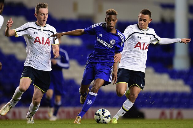 LONDON, ENGLAND - MARCH 05:  Charly Musonda of Chelsea battles with Luke Amos and Charlie Owens of Spurs during the FA Youth Cup Semi Final, first leg match between Tottenham Hotspur and Chelsea at White Hart Lane on March 5, 2015 in London, England.  (Photo by Jamie McDonald/Getty Images)
