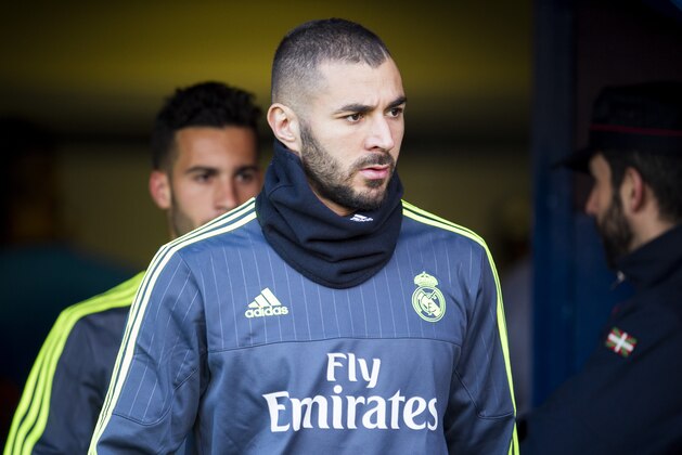 EIBAR, SPAIN - NOVEMBER 29: Karim Benzema of Real Madrid looks on prior to the start the La Liga match between SD Eibar and Real Madrid at Ipurua Municipal Stadium on November 29, 2015 in Eibar, Spain.  (Photo by Juan Manuel Serrano Arce/Getty Images)