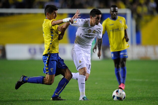 CADIZ, SPAIN - DECEMBER 02: James Rodriguez of Real Madrid is tackled by Jon Ander Garrido of Cadiz during the Copa del Rey Round of 32 First Leg match between Cadiz and Real Madrid at Ramon de Carranza stadium on December 2, 2015 in Cadiz, Spain. (Photo by Denis Doyle/Getty Images) CADIZ, SPAIN - DECEMBER 02: James Rodriguez of Real Madrid is tackled by Jon Ander Garrido of Cadiz during the Copa del Rey Round of 32 First Leg match between Cadiz and Real Madrid at Ramon de Carranza stadium on December 2, 2015 in Cadiz, Spain. (Photo by Denis Doyle/Getty Images)